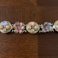 Unbranded Flower Bracelet GoldToned Enamel Faux Pearl 7”