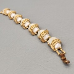 Vintage Linked Bracelet White Asymmetrical Faux Pearl Gold Tone Filigree 6.5″