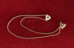 1986 Avon Necklace Loving Heart Simulated Emerald Peal Pendant orig box 13.5″