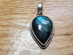 VINTAGE COLLECTABLE *STERLING SILVER 925* GENUINE STONE PENDANT 1.5″-