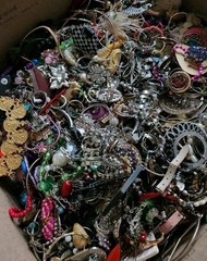 15 Pounds Jewelry Costume Vintage Mix LBS necklaces bracelets pins rings lbs