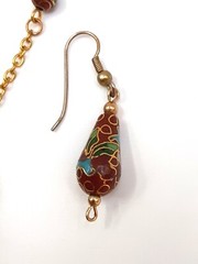 VNTG 80’S CLOSIONNE NECKLACE AND EARRING SET. Red, Black, Gold Tone