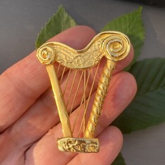 Vintage Brooch Casual Corner Signed Harp Music Lover Gold Plated Estate Jewelry