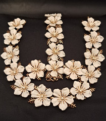 CROWN TRIFARI Vintage Dogwood Flower White Enamel Rhinestone 3 Piece Demi Set
