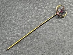 Antique 10K Gold Top Art Nouveau Purple Glass Stone Hat Pin Stick Pin Brooch