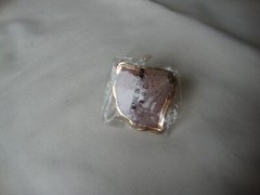 VTG HANDMADE NATURAL LACQUERED SEASHELL GOLD PLATED HINGED DRESS/SCARF CLIP