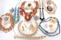 Vintage Jewelry Lot 21 Pc Necklaces Brooches Earrings Trifari Deco MOP Glass