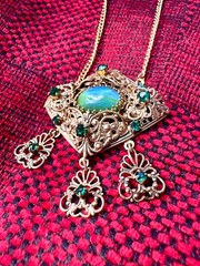 RARE Vintage Czech 1960s Green Saphiret Sapharine Pendant Necklace Opaline Glass