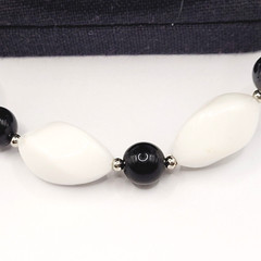 Modern Art Deco Black & White Round and Geometric Spiral Bead Vintage Necklace