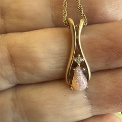 Avon Faux Fire Opal And Rhinestone Teardrop Gold Tone Pendant Necklace Vintage
