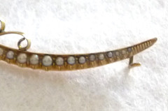 Antique Edwardian 15K Gold, 21 Pearl & 3 Almandine Garnet Crescent Brooch
