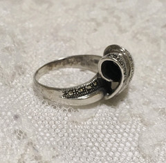 Vintage Sterling Silver Ring Womens Sz 8.25 Ribbon Bow design Marcasite Accents