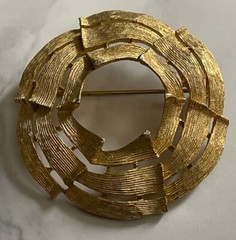Vintage Gold Tone Brooch Pin Jewelry JMS-46