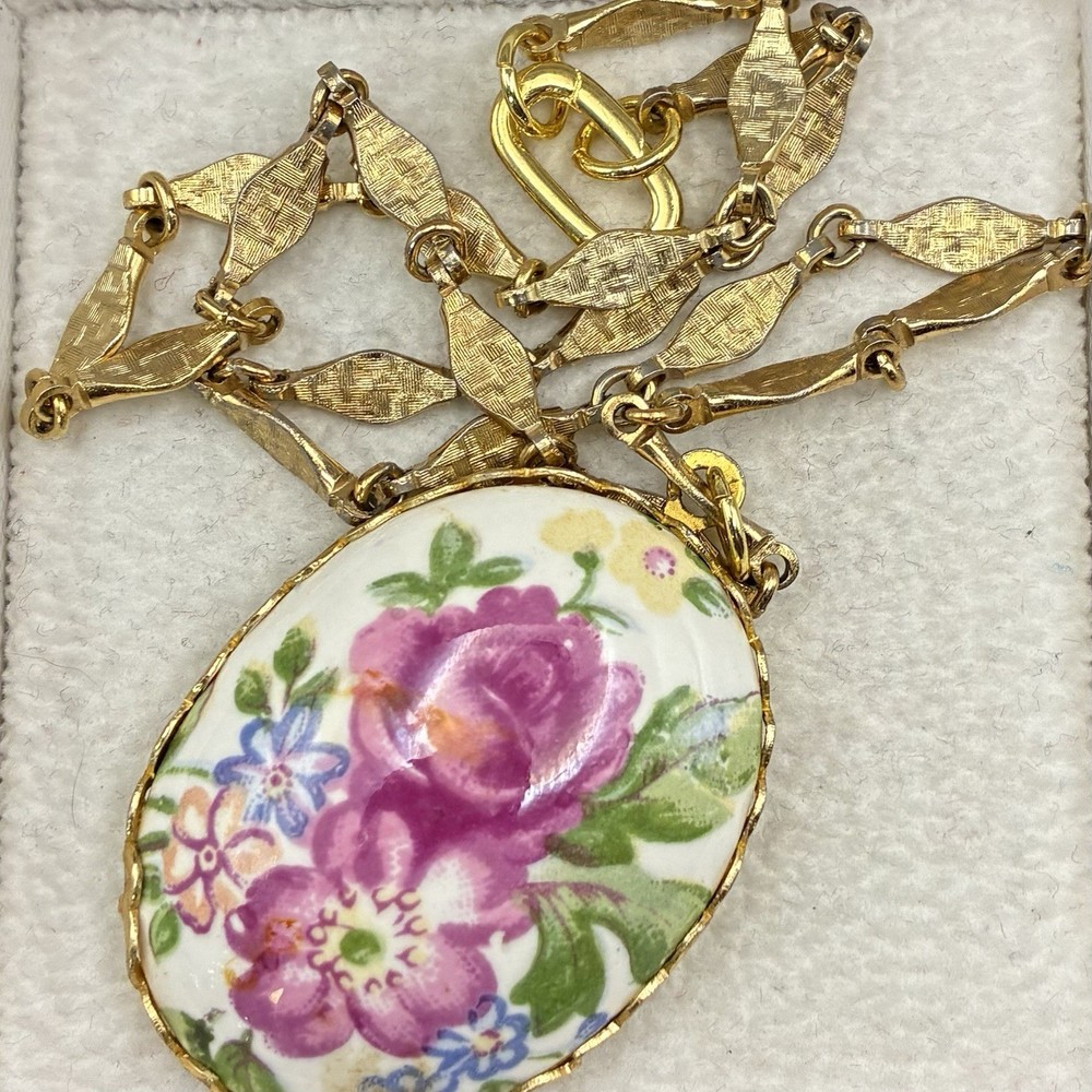 Vintage Oval Rose Pendant Necklace on Vintage Monet Fancy Link Chain