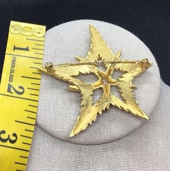 Vintage JJ Gold Tone Costume Large Floral Pin I-181