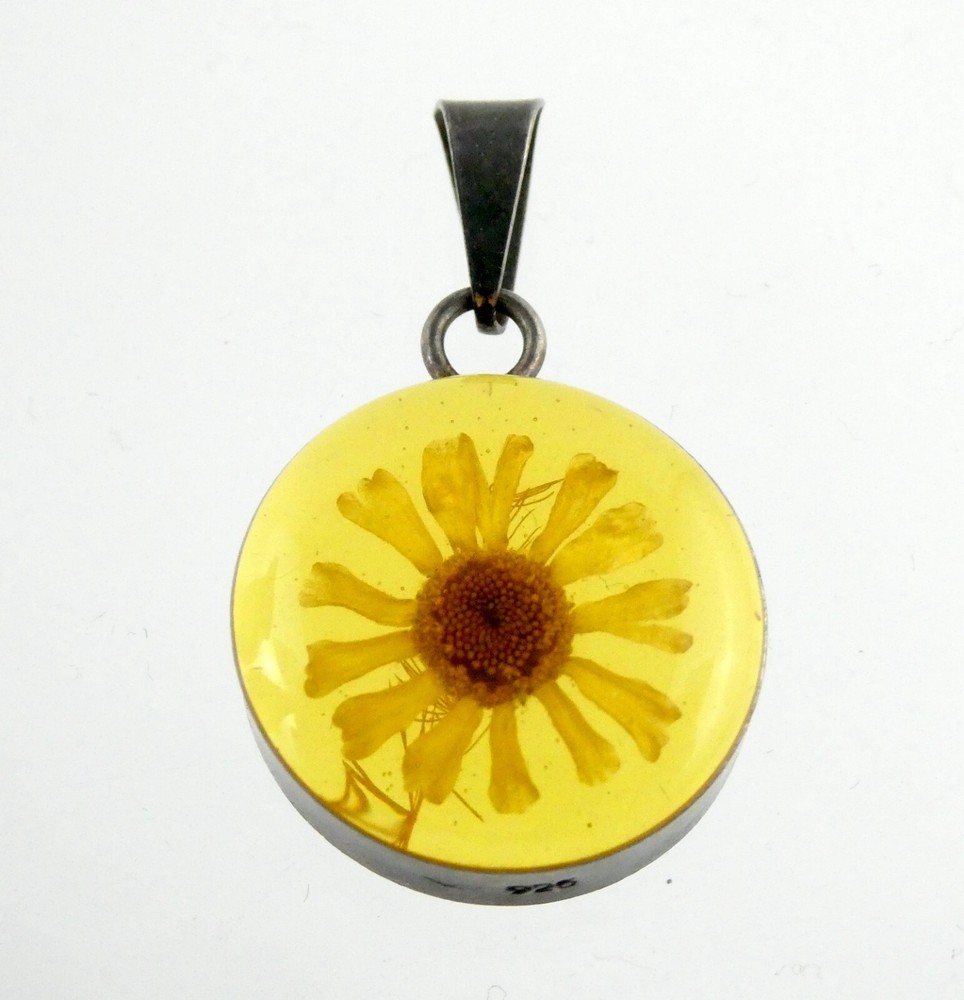 Vintage Sterling Silver Yellowed Resin Daisy Flower Pendant 925 1.25 Inches 3.5g
