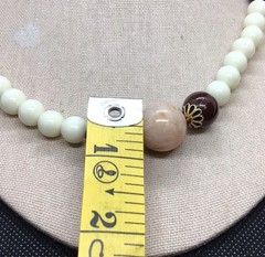 Vintage Chunky Costume Burgandy Tan & White Plastic Beaded Necklace 30″ G353