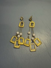 lot of two gold tone vintage 80s earrings