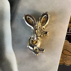 Vtg Bunny Rabbit Brooch Pin – Gold Tone Multicolor Acrylic – Easter Spring -1.5”