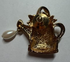 Beautiful AVON Goldtone Enamel Floral Pearl Drop Garden Watering Can Tac Pin