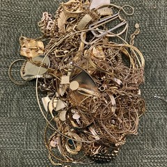 ⚜️ 2 LB Tangled Jewelry Treasure Lot ⚜️ Gold Tone Chains | Unsearched