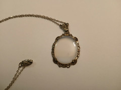 VINTAGE STERLING SILVER / OPALITE STONE INSET PENDANT NECKLACE.
