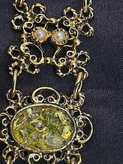 Vintage MCM Gold Tone Lime Green Glass Nugget Panel Link 7″ Bracelet Faux Pearl