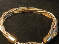Stunning Verybeautiful 7.5” GOLD TONE BRAIDED BRACELET Herringbone