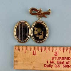 Vintage Photo Locket Brooch Pin Gold Tone Etched Stripe Dangle Bow Ribbon 1.75″