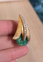 Vtg Marvella Green Jade Goldtone Clip On Earrings #110