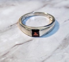Vintage Sterling Silver 925 Square Cut Garnet Gemstone Birthstone Ring, Size 7