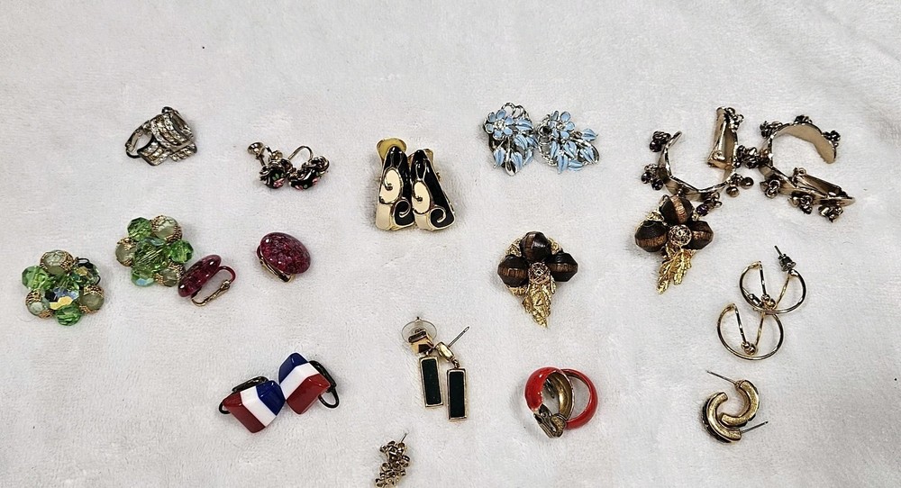 Vintage Earring Lot, 14 Pairs, 50s-80s, Floral. Cottagecore