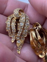Vintage Rare Signed JOMAZ Gold Plated Diamond Rhinestone Clip Earrings LEAF des