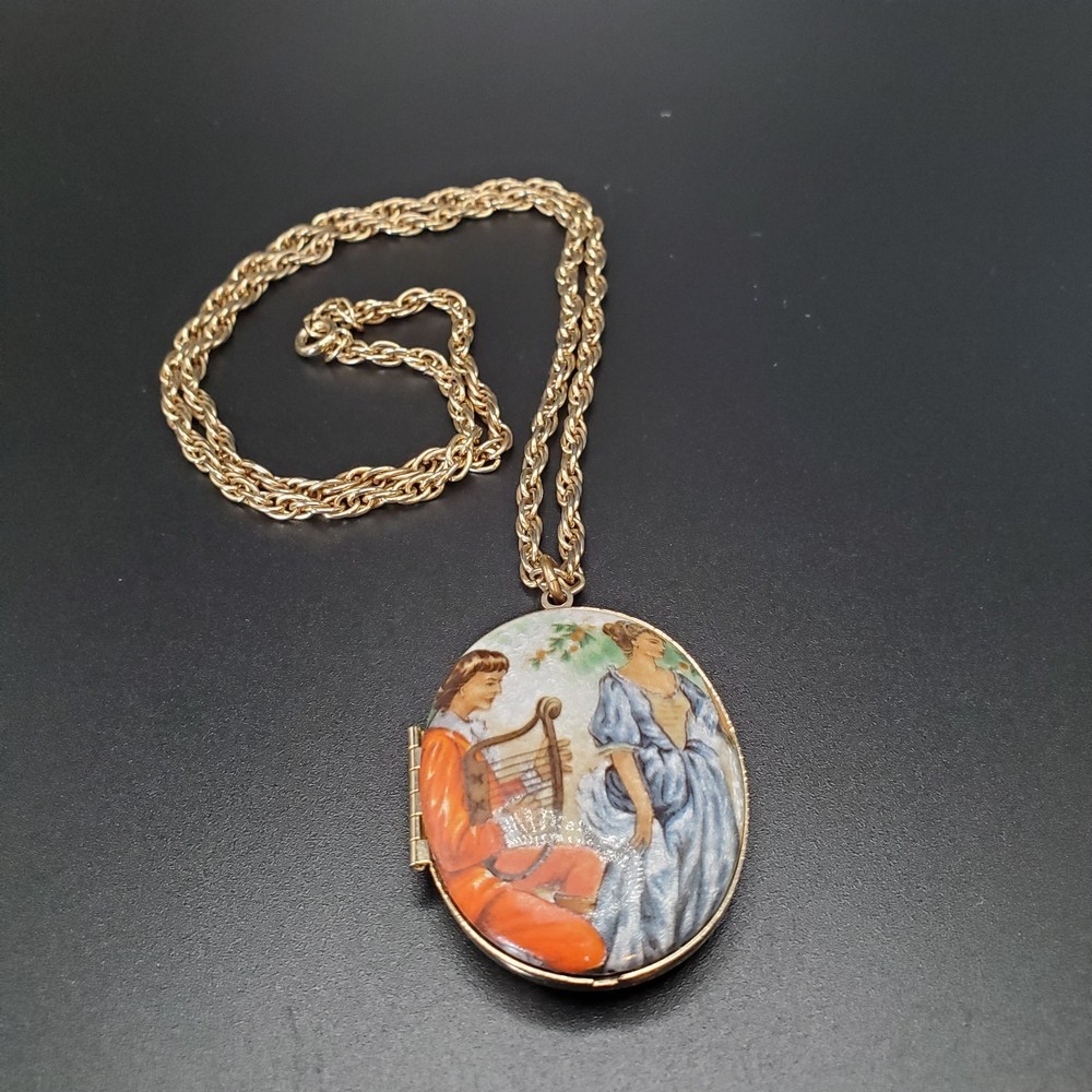 Victorian Style Enamel And Goldtoned Vintage Locket/Pendant Necklace. 24″ Chain