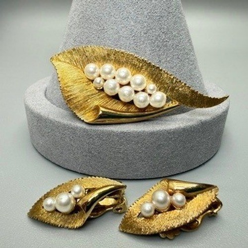 Vintage Gold Tone Leaf Imitation Pearl Cluster Brooch and Earrings Set MCM