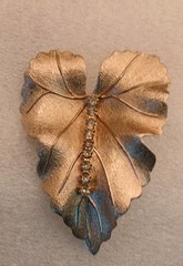 Vintage Judy Lee Brooch Pin Brushed Gold Tone Textured Leaf With Rhinestones