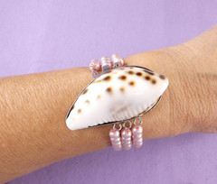Pretty Seashell Bracelet Pink Pastel Beads Large Shell Silver Plated Metal
