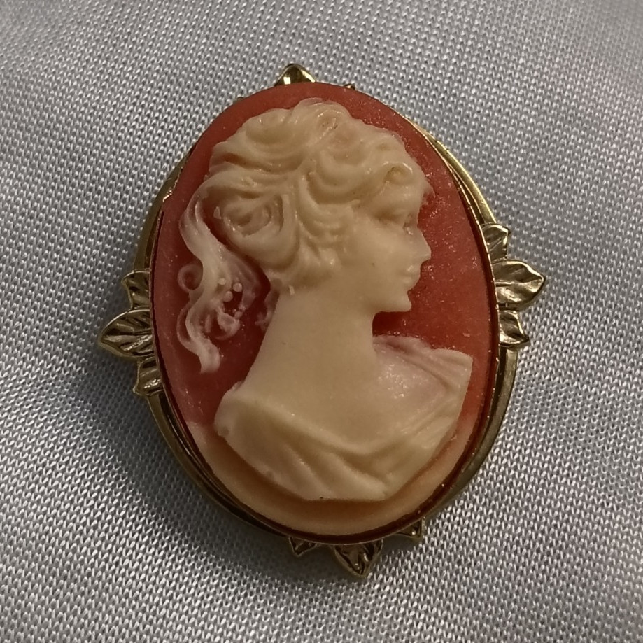 Oval Cameo Brooch or necklace