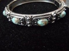 VTG SHP SILVER TONE HINGED TEXTURED ETCH W FAUX TURQUOISE STONES BRACELET #11/14