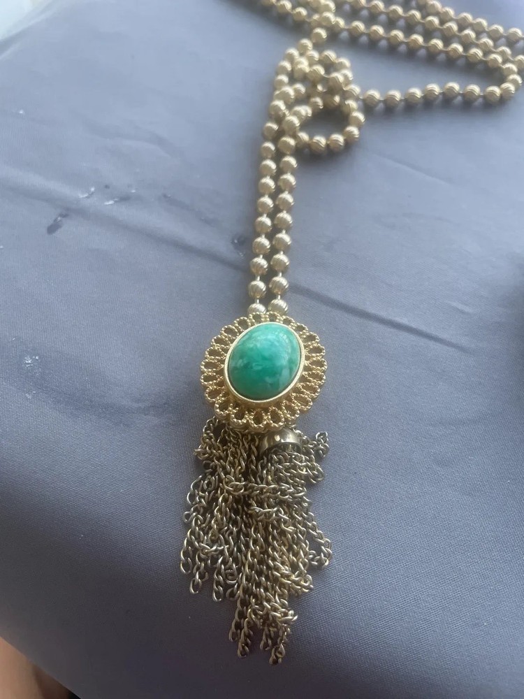 vintage Avon gold tone green peking glass cabochon tassel lariat necklace