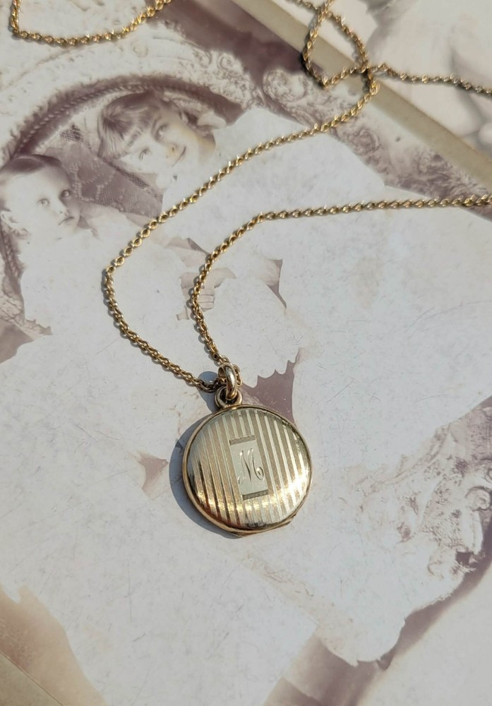 Vintage 40s 14k Gold Filled “M” Monogram BB Co Striped Locket Pendant Necklace