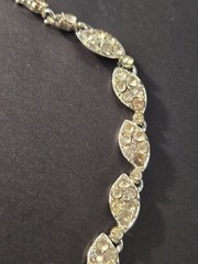 VTG Unbranded Necklace Linked Rhinestone Embedded Leaves 16″ SOLD AS IS
