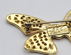 AAI Filigree Bow Jewelry Gold Tone Ribbon Pin Vintage 1990s Brooch Signed