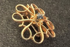 Vintage 10 K Yellow Gold Avon Service Award Pin With Natural Sapphire Stone