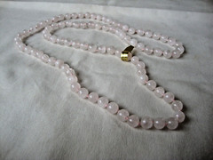 VINTAGE 1970s HAND STRUNG HAND KNOTTED 8mm ROSE QUARTZ 30″ ENDLESS BEAD NECKLACE