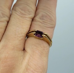 Vtg Sz 10 Ring Sm Purple Cubic Zirconia 18KGE Stackable Fashion Jewelry StyS3