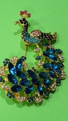 Elegant Vintage Style Rhinestone Green & Blue Peacock Gold Tone Brooch 2.5″