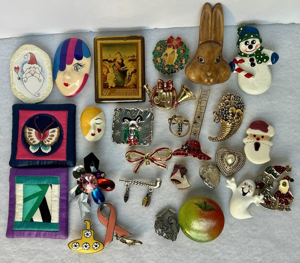 Lot Of 28 Vintage Brooches 9oz Holiday, Figural, Metal, Stone, Plastic Pre Owned
