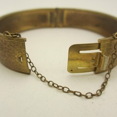 Vintage Etched Floral Bracelet Safety Chain Gold Tone