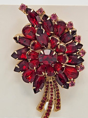 Vintage Tiered Ruby Red Rhinestone Flower Bouquet Brooch Pin Gold Tone 3″ Large
